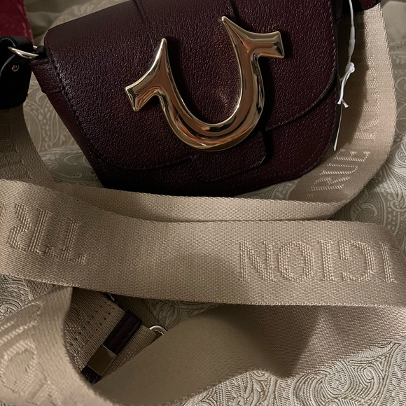 True religion crossbody bag🙏❤️ - Picture 6 of 13